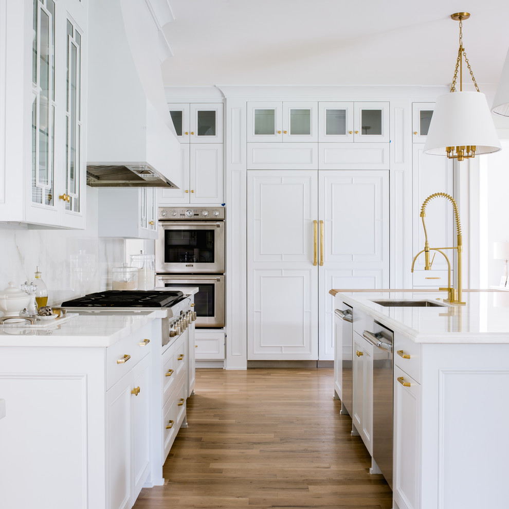 Kitchen - transitional kitchen idea in Dallas