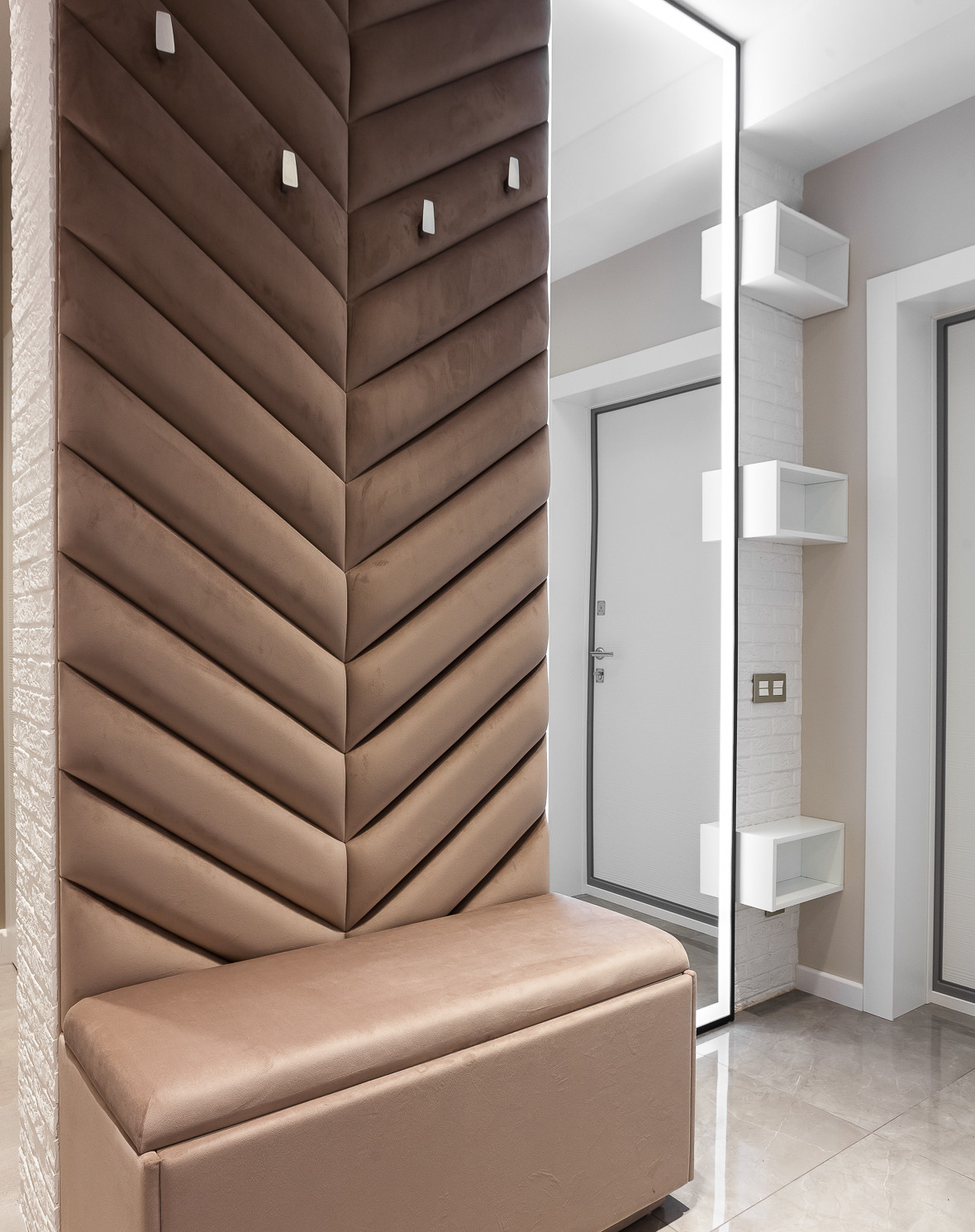 Компактная трехкомнатная квартира с круглой кроватью