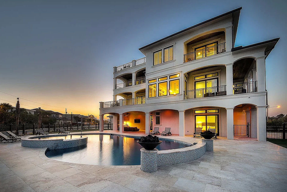 Home design - transitional home design idea in Miami