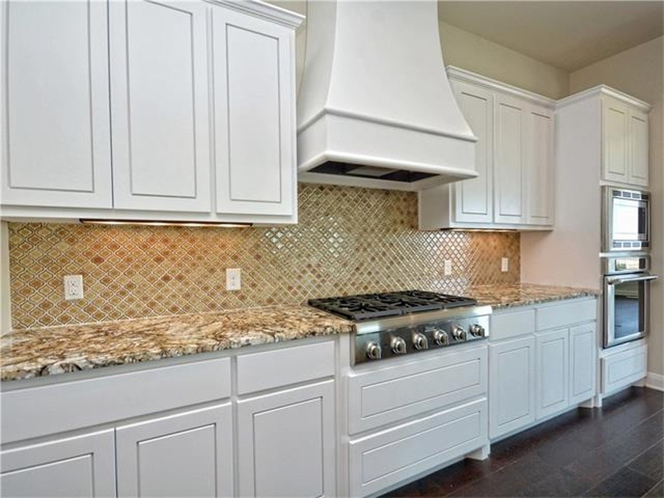 Transitional kitchen photo in Austin