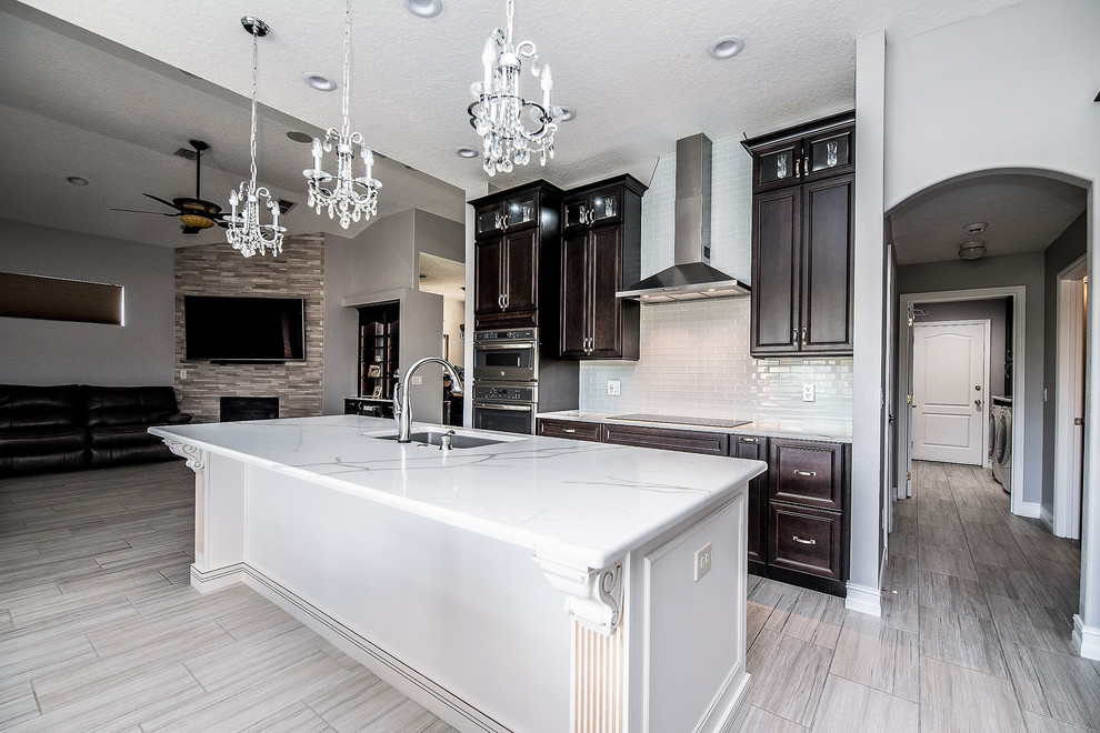 Transitional kitchen photo in Orlando