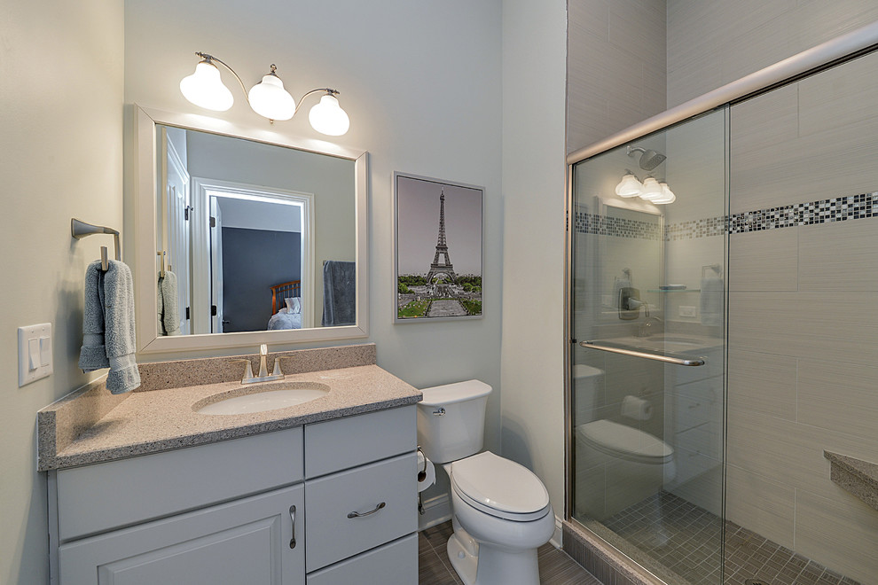Inspiration for a mid-sized transitional bathroom remodel in Chicago