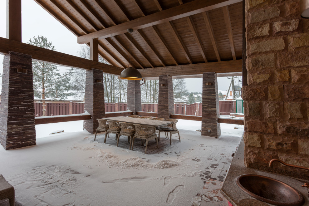 Обеденный стол.