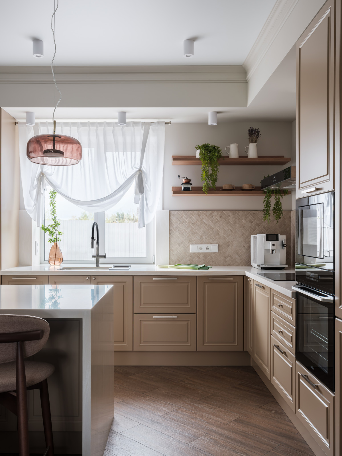 Двухэтажный дом с террасой площадью 170 м²