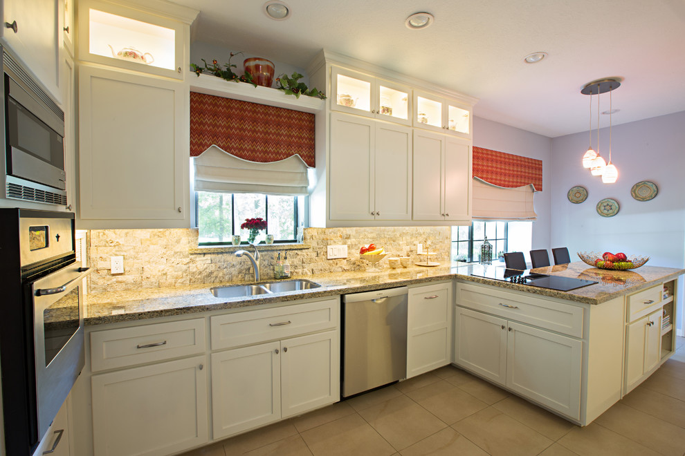 Kitchen - transitional kitchen idea in Houston