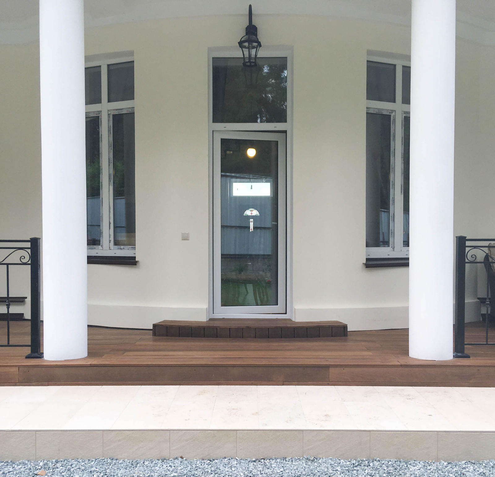 Веранда загородного дома