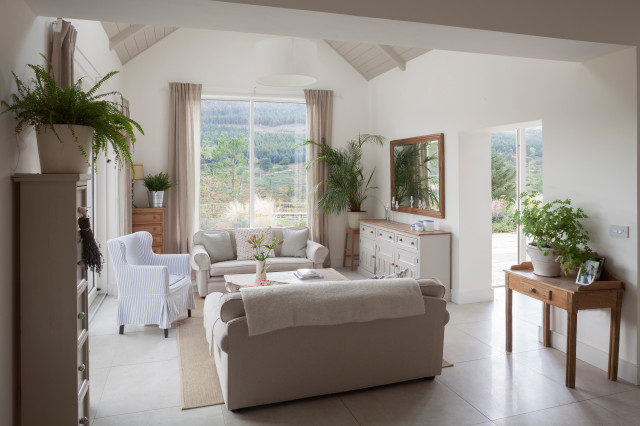 Enniskerry contemporary-vardagsrum