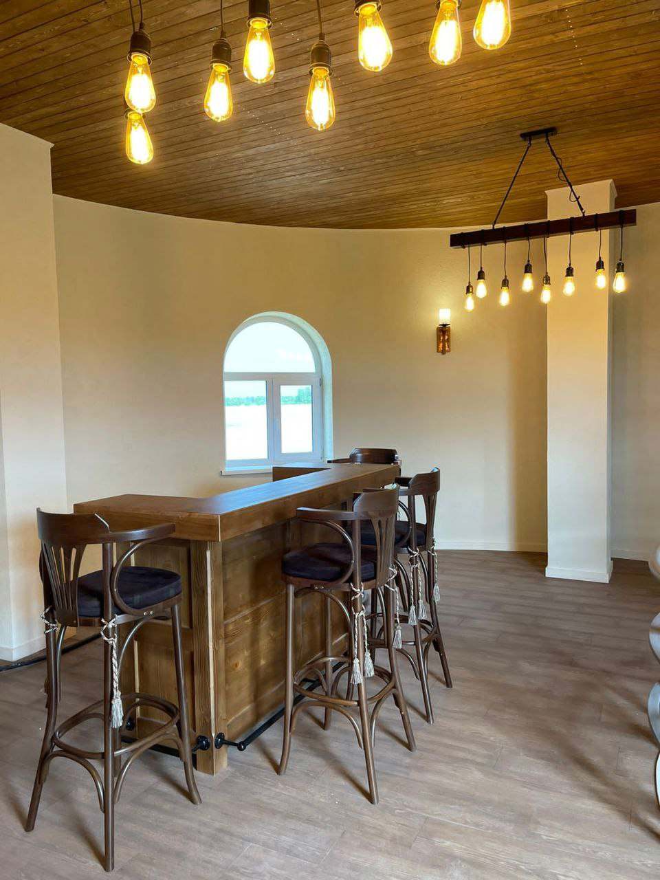 Этническая столовая группа для Мельницы в Этническом стиле