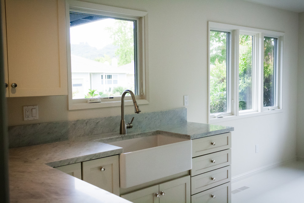 Kitchen - transitional kitchen idea in San Francisco
