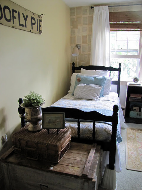 This is an example of an eclectic bedroom in Philadelphia.