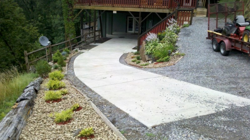Inspiration for a transitional concrete paver landscaping.