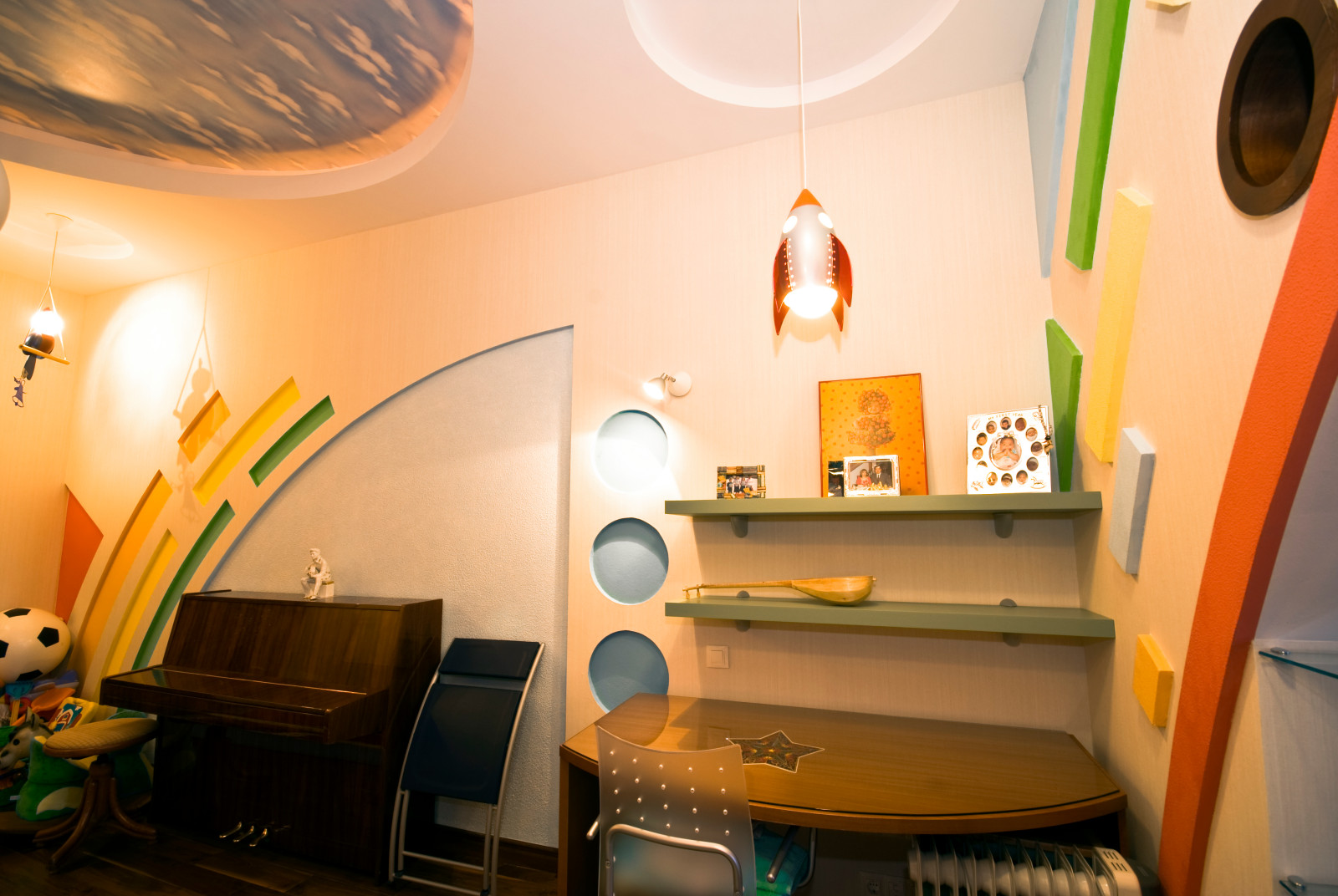 Яркая детская комната