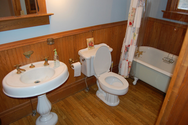Before: Eppler Bathroom 