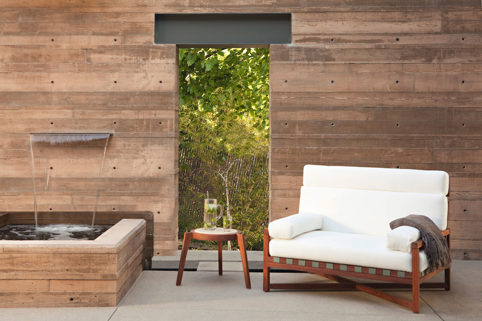 Inspiration for a contemporary patio in Los Angeles with a water feature.