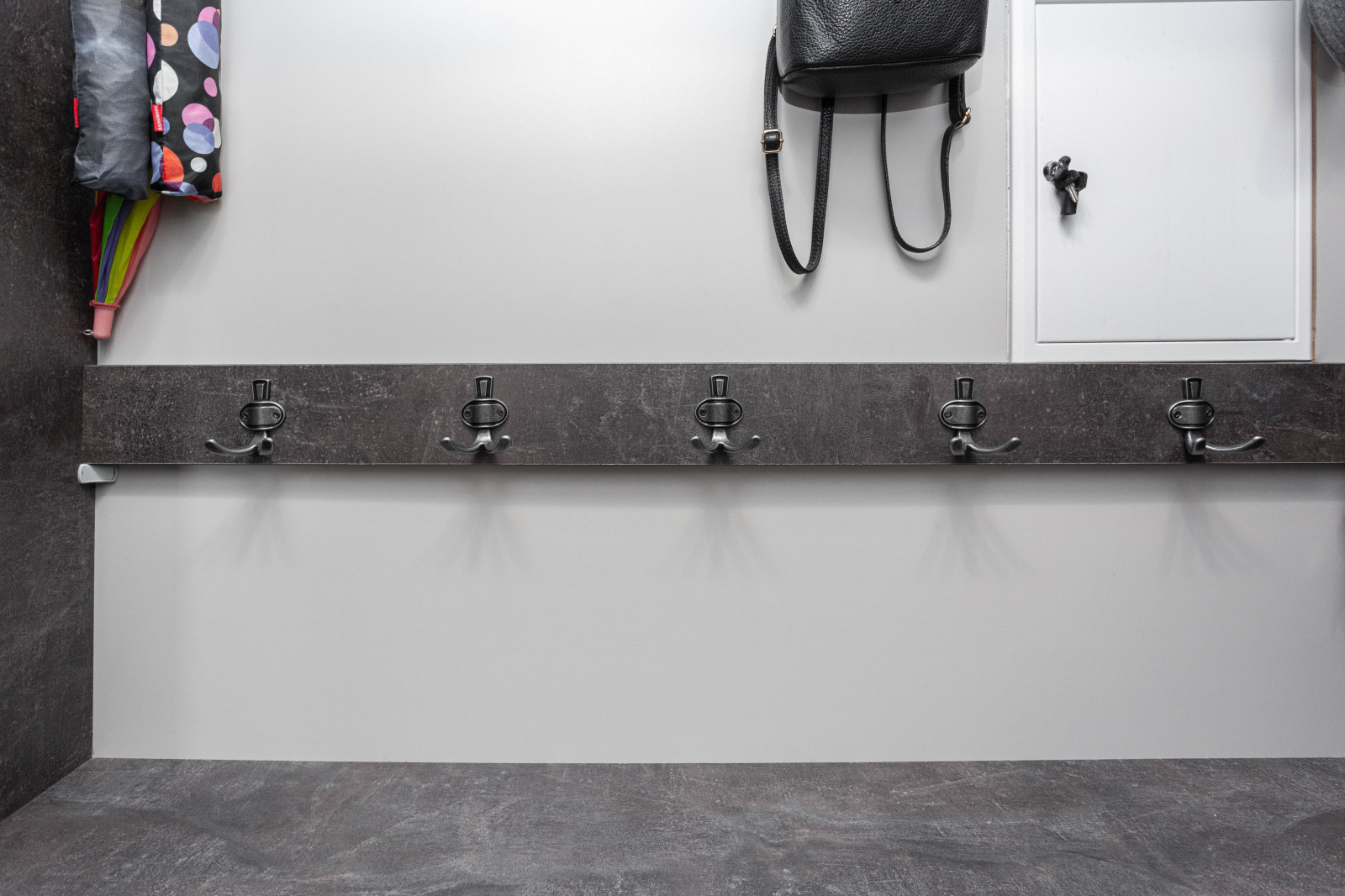 Шкаф в очень узкую прихожую