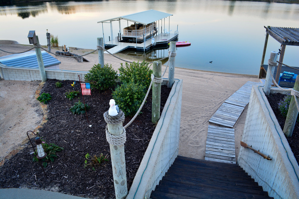 Example of a mountain style home design design in Omaha