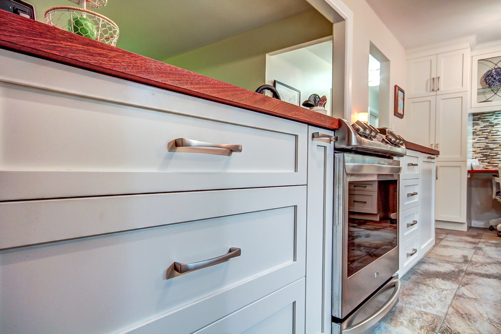 Inspiration for a transitional kitchen remodel in Toronto