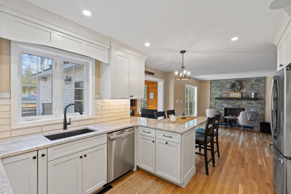 Kitchen - transitional kitchen idea in Boston