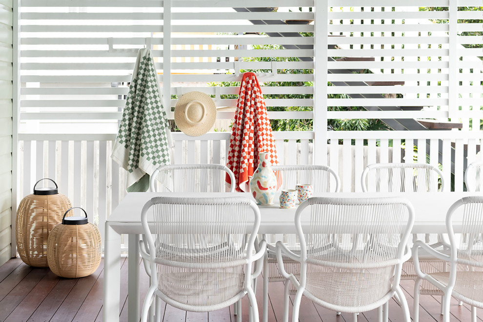 Inspiration for a nautical terrace in Brisbane with fencing.