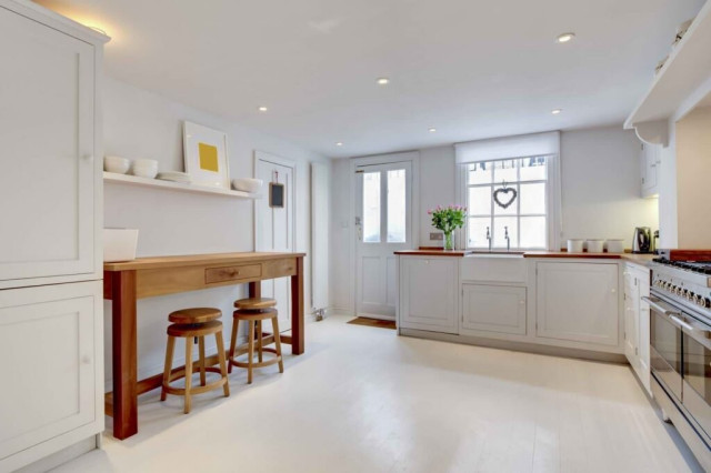 Simple Yet Elegant Looking Kitchen Renovation contemporary-koek