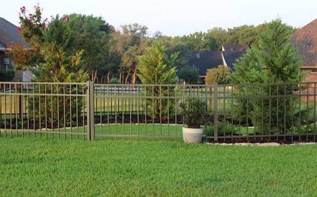 Aluminum Fence Bronze contemporary-garden