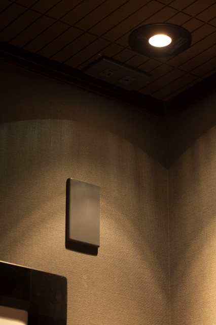 映画に没頭できるホームシアター minimalistisch-heimkino