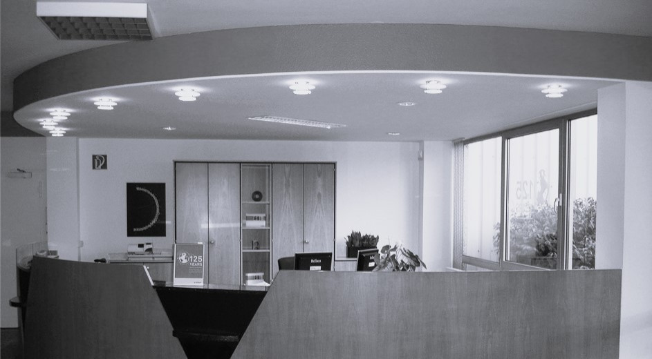 Bobst Eingang Empfang Office Büro Planung Präsentation Umplanung Modernisierung Interior Design NRW Krefeld Meerbusch Architektur Innenarchitektur Gestaltung 3D Beleuchtung Eindruck Theke Sekretariat