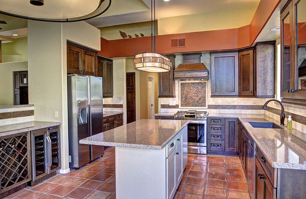 Kitchen - transitional kitchen idea in Phoenix