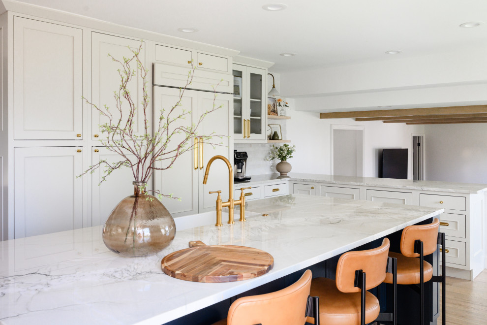 Kitchen - transitional kitchen idea in Denver