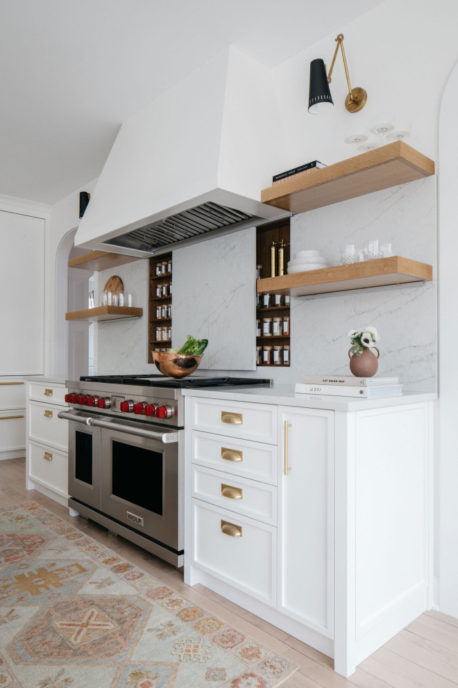 Kitchen - kitchen idea in Chicago