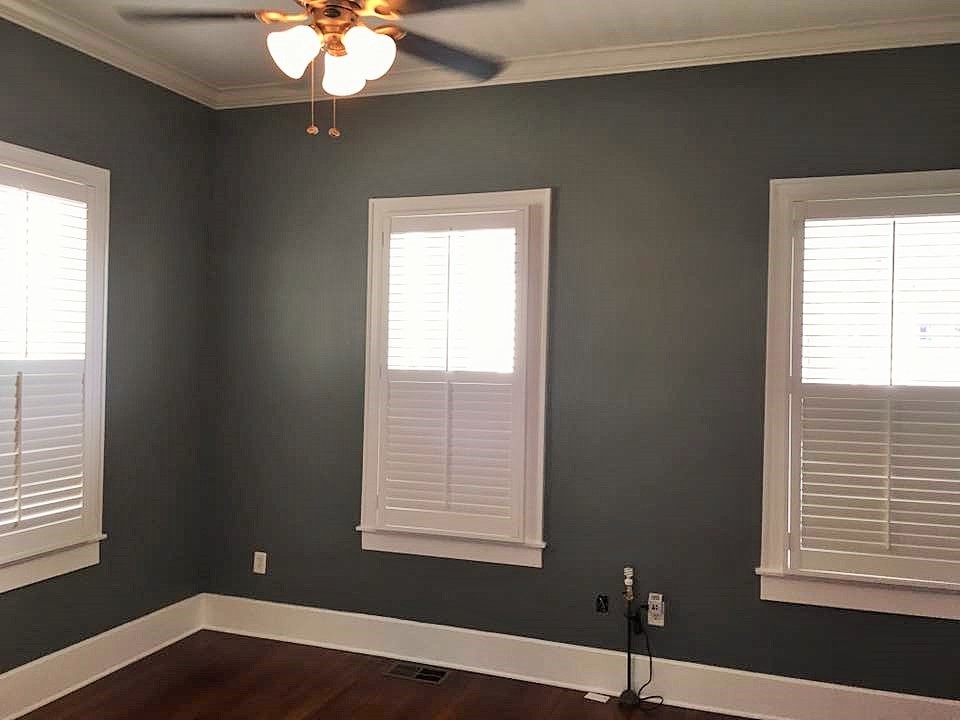 Example of a transitional home design design in Houston