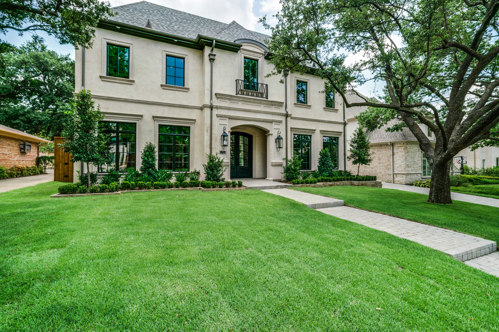 Home design - transitional home design idea in Dallas