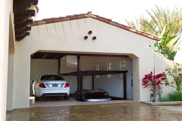 Custom car lift in California garage - Mediterran - Garage - Los
