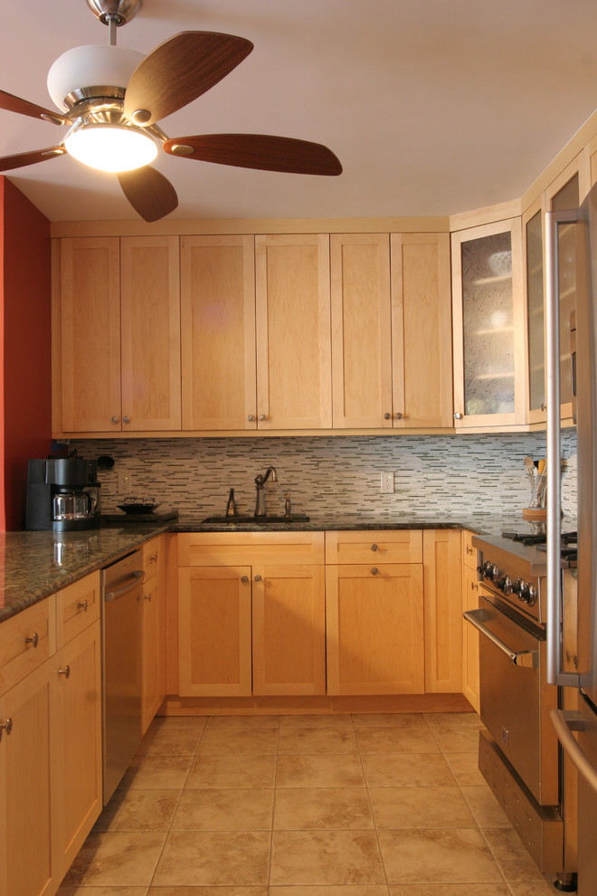 Example of a large transitional u-shaped porcelain tile eat-in kitchen design in New York with an undermount sink, shaker cabinets, light wood cabinets, granite countertops, multicolored backsplash, matchstick tile backsplash, stainless steel appliances and an island