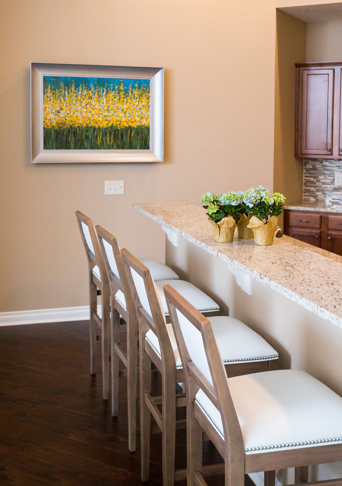 Example of a mid-sized transitional u-shaped eat-in kitchen design in Cincinnati with no island