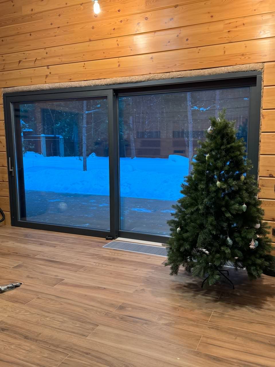 Раздвижные двери и окна. Параллельно-сдвижная оконная и дверная система.