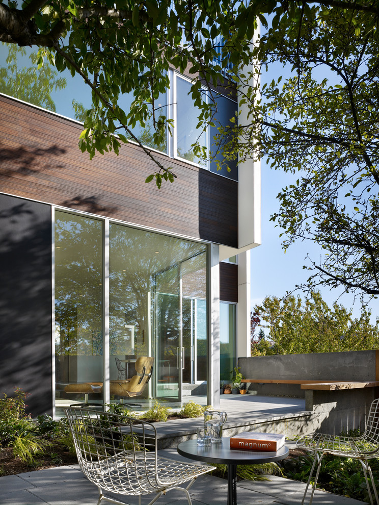 Backyard-House---Modern---Patio---Seattle---by-Ambrose-...