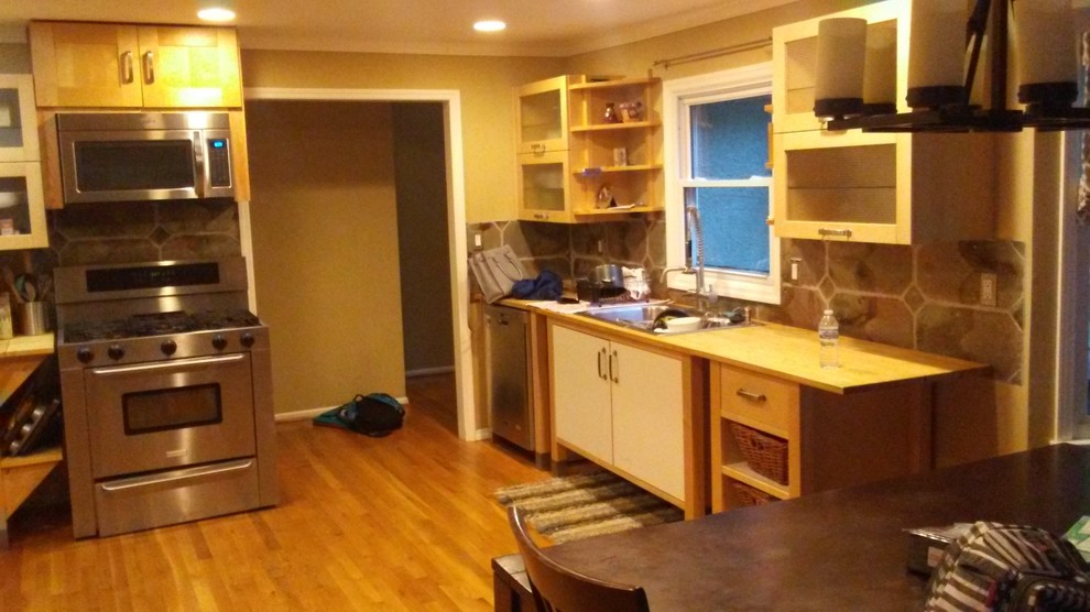 Inspiration for a transitional home design remodel in Columbus