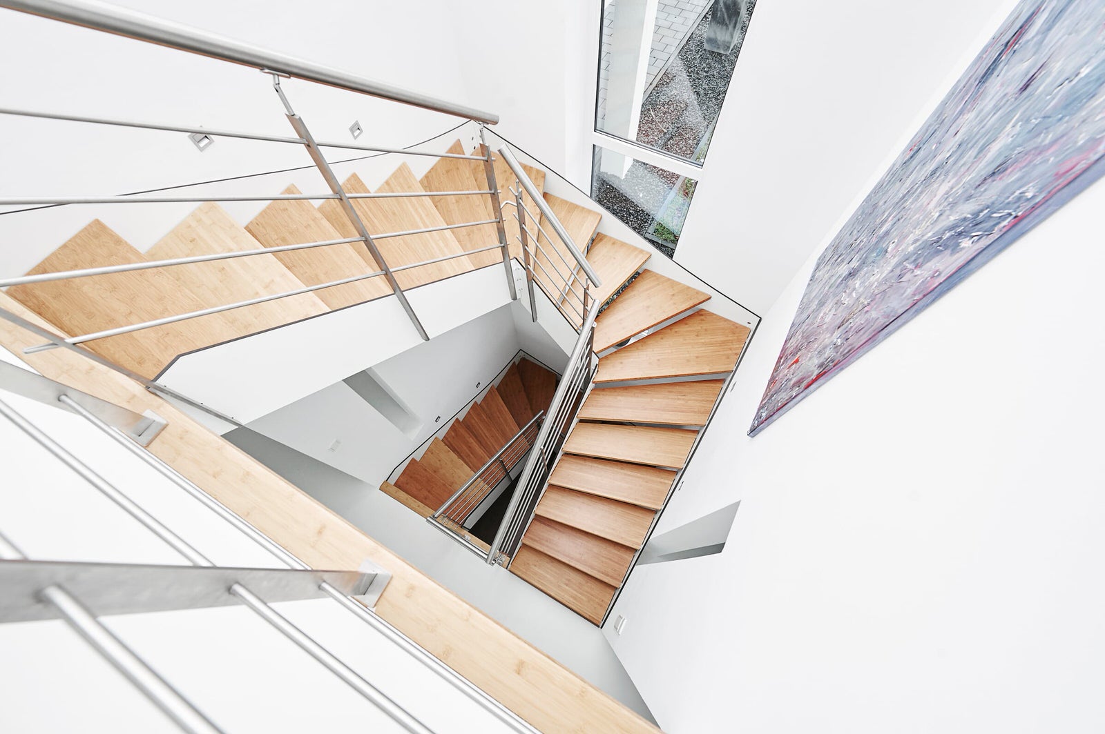 Лестница из бамбука с ограждением из нержавеющей стали