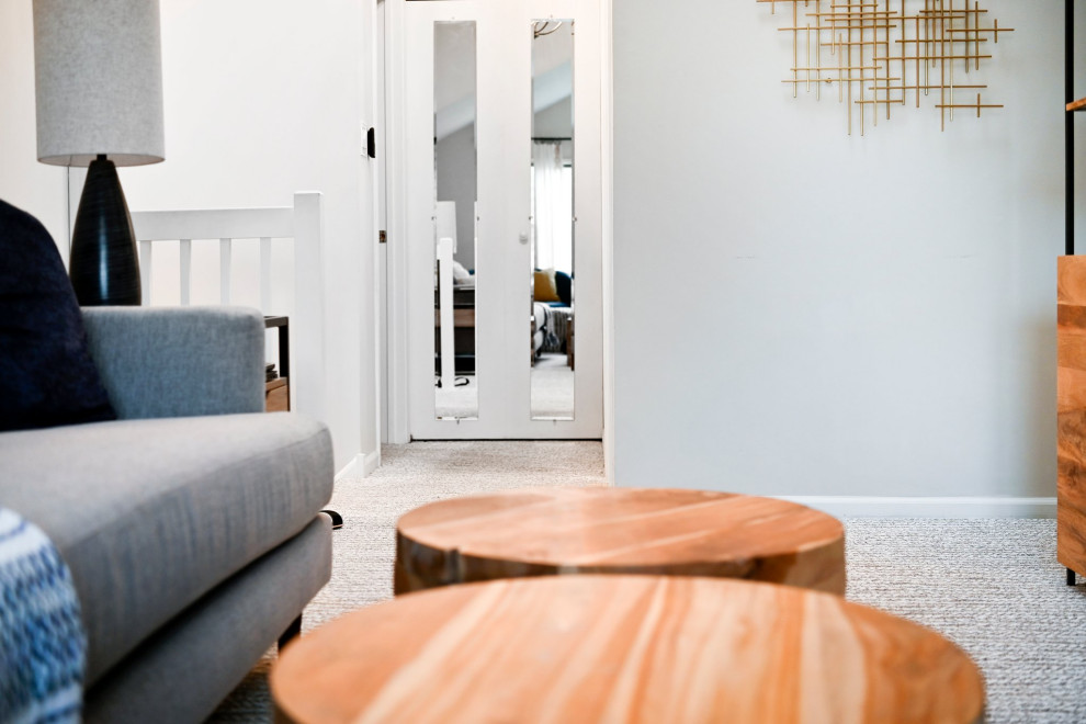 Transitional home design photo in Chicago