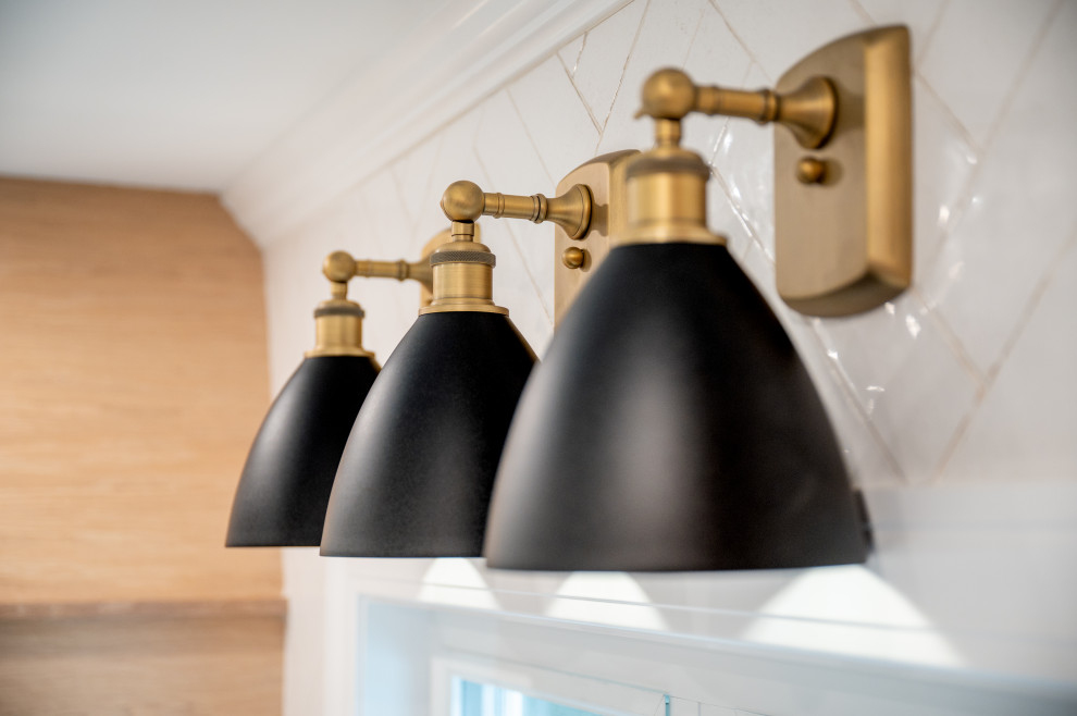 Vintage in Dark Blue and White Oak