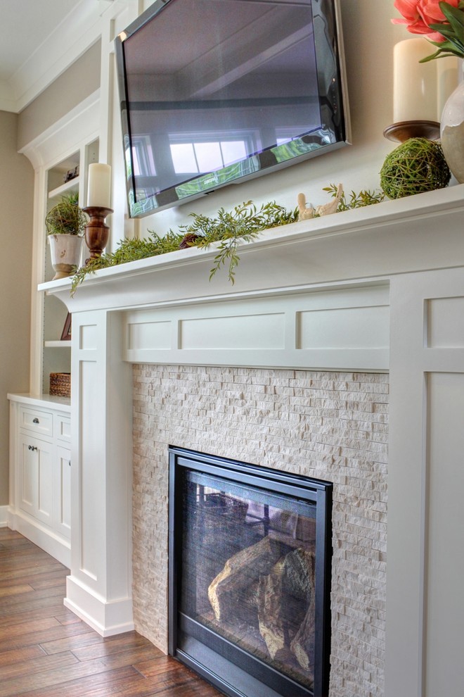 Inspiration for a transitional home design remodel in Chicago