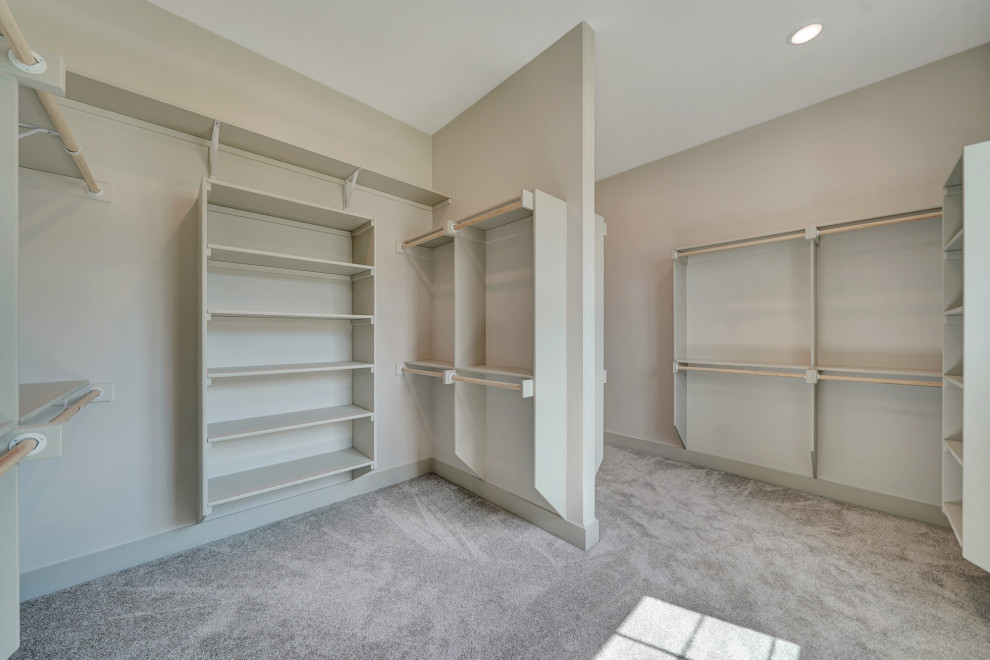 Inspiration for a transitional closet remodel in Omaha