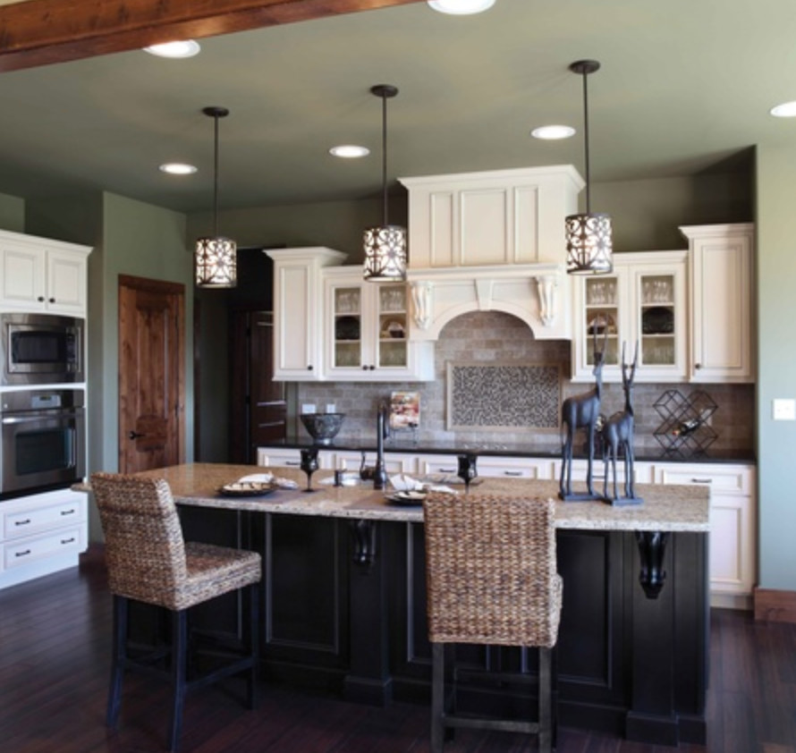 Kitchen - transitional kitchen idea in Boston