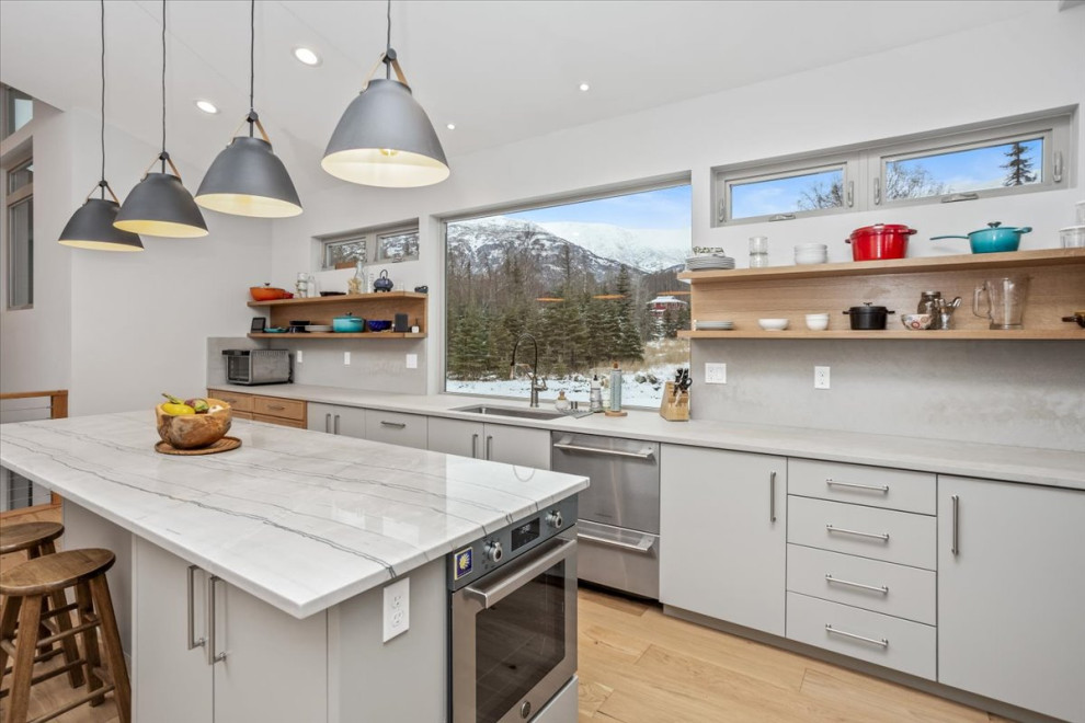Kitchen - transitional kitchen idea
