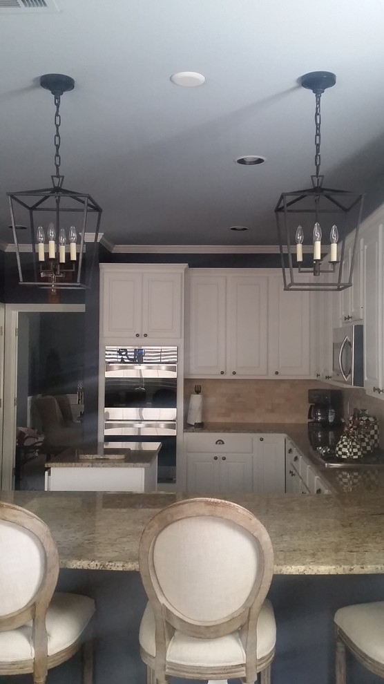 Kitchen - transitional kitchen idea in Austin