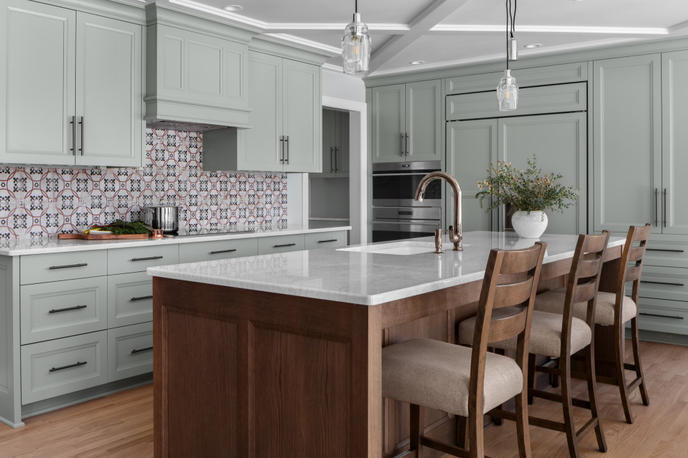 Kitchen - traditional kitchen idea in Milwaukee