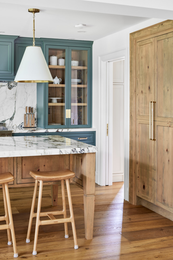 Transitional kitchen photo in Toronto
