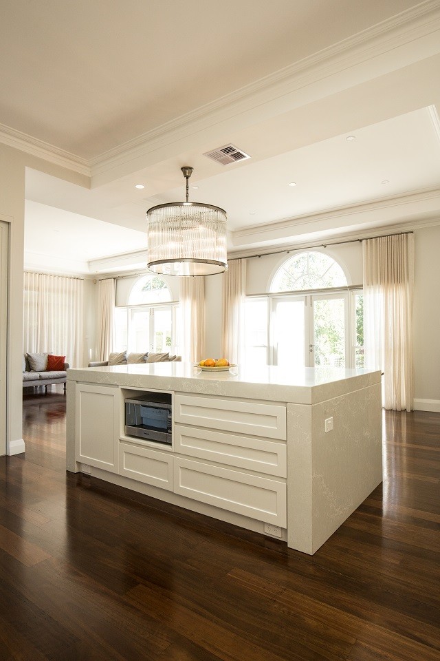 Transitional kitchen in Sydney.