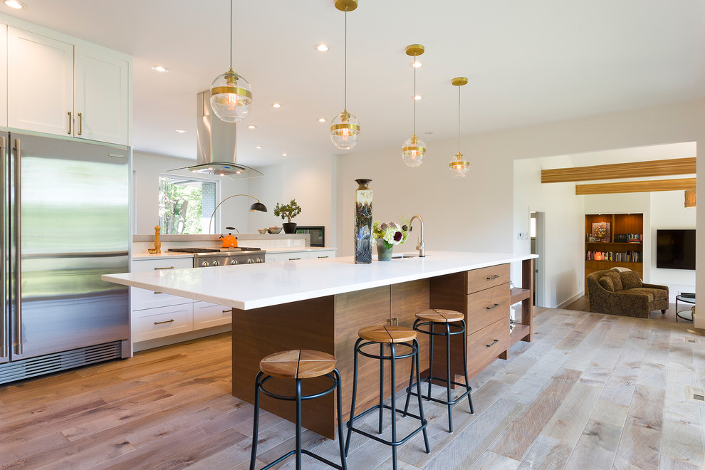Design ideas for a large midcentury kitchen in Other with an undermount sink, quartz benchtops, stainless steel appliances, light hardwood floors, shaker cabinets and white cabinets.